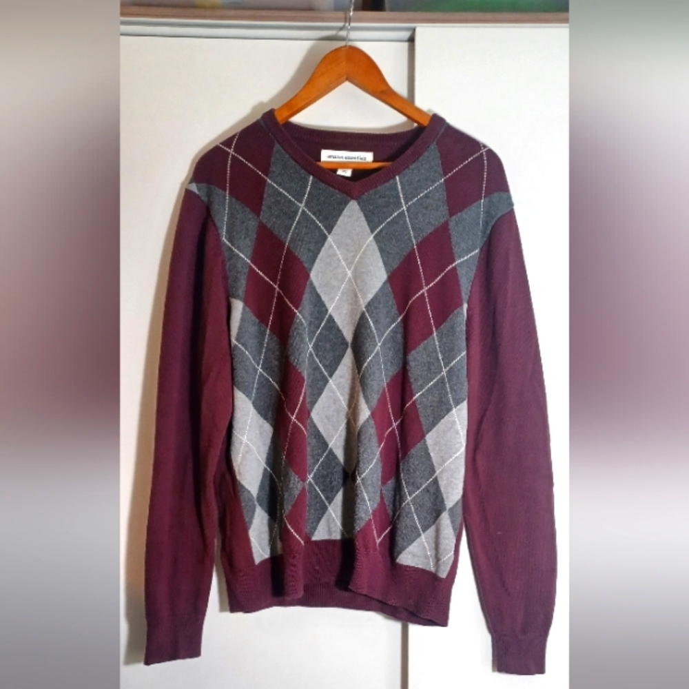 Amazon Essential V-neck Sweater Size Lg